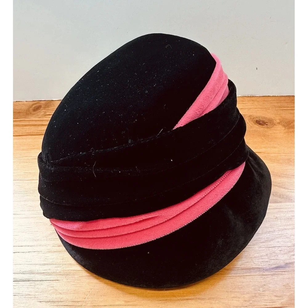 Womens Soft Black & Bright Pink Velvet 1960s Vintage Hat Pre-owned